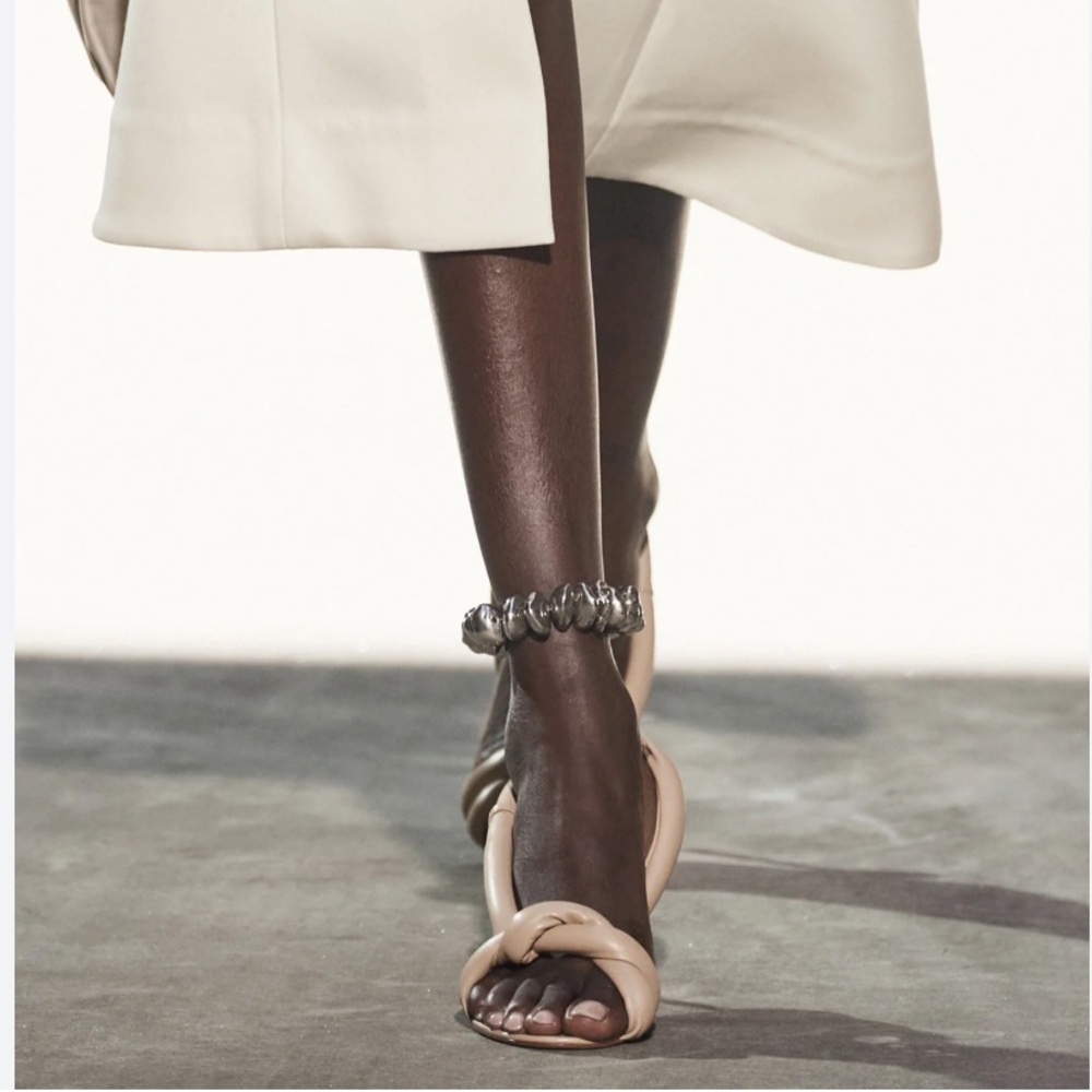 Studio Amelia Tubular Pretzel 75 Heel in Tan